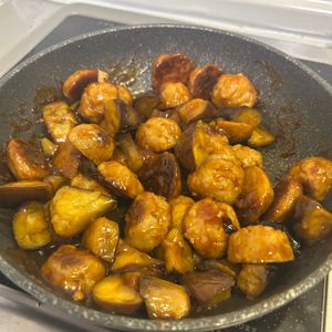 自炊くんの作ってみた!投稿(タレが絶品♪茄子と豚こまボールの甘酢炒め)