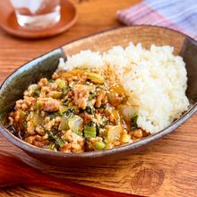 青菜も一緒にとれる♪【小松菜ひき肉ごはん】