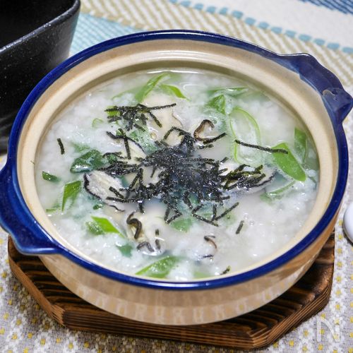出汁が効いた「牡蠣雑炊」