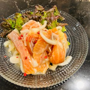 tAnAkoの作ってみた!投稿(春のデリ風おつまみ【新玉ねぎのまろやかサーモンマリネ】)