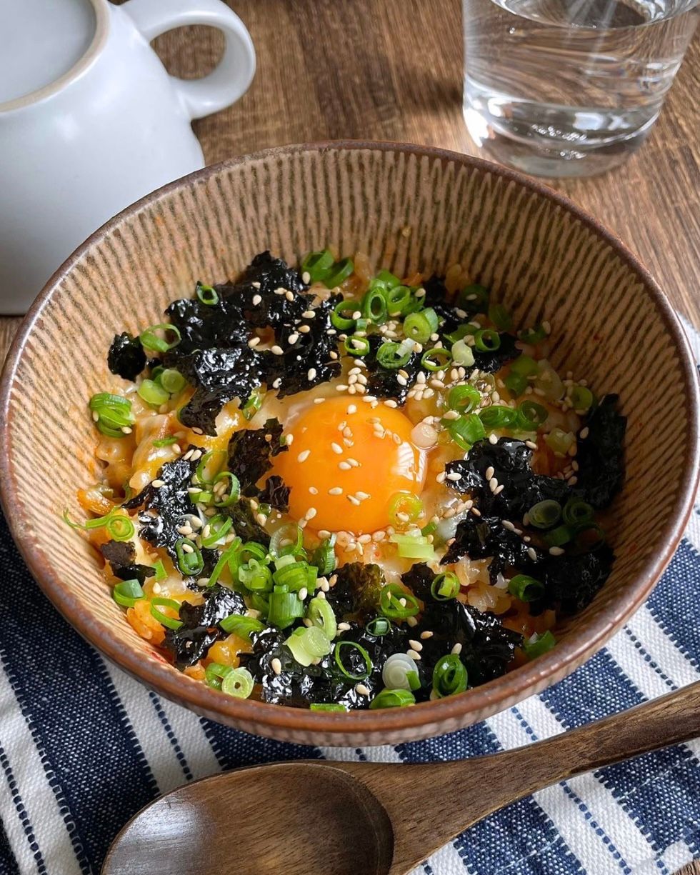 たまごはん② 混ぜてチンするだけ「ビビンバ風卵かけご飯」 | レシピサイトNadia
