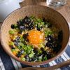 混ぜてチンするだけ「ビビンバ風卵かけご飯」