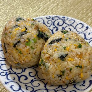 楽ラク手抜キッチン🐶🐾の作ってみた!投稿(手軽に栄養補給！炒り卵のおかかおにぎり)