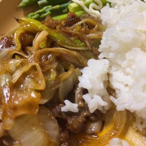 さっちゃんの作ってみた!投稿(男子が大好き＊やみつき牛肉と長ねぎの甘辛コチュジャン牛丼)