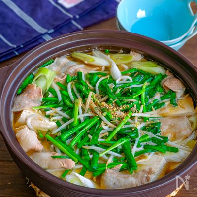 ニラネギもやしと豚肉のスタミナ味噌鍋