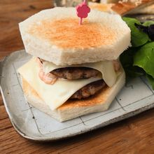 食パンで手軽に！ダブルチーズバーガー