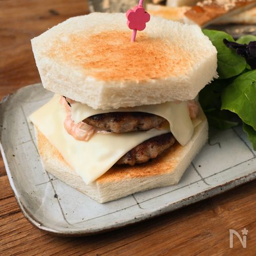 食パンで手軽に！ダブルチーズバーガー