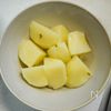 ちょこっと一品「ポテトとパンチェッタのチーズ焼き」の工程1
