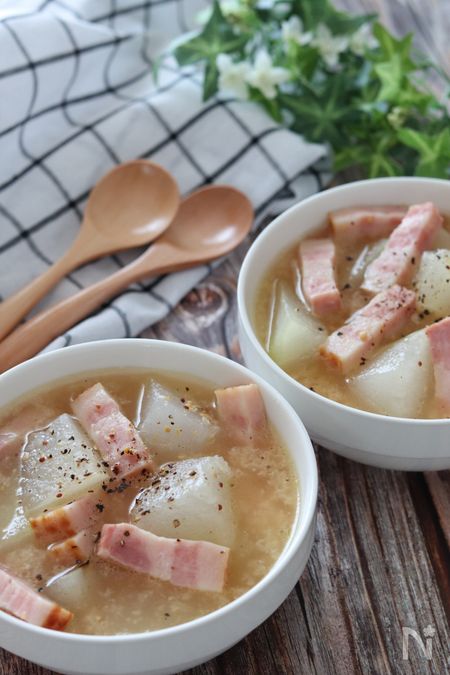 粒マスタードが決め手♡冬瓜とベーコンの食べるコンソメスープ