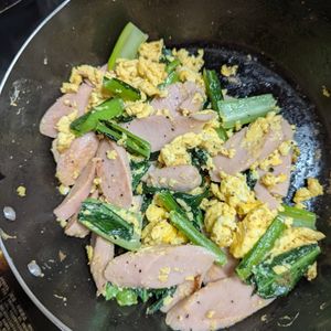キミィの作ってみた!投稿(小松菜と魚肉ソーセージの卵炒め)
