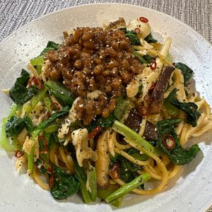 楽ラク手抜キッチン🐶🐾の作ってみた!投稿(ひと皿で栄養たっぷり！小松菜としいたけの納豆パスタ)