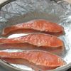 ワンパンでお手軽!【鮭の味噌マヨチーズ焼き】の工程2