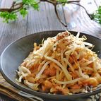 さっぱりコクうま！鶏肉ともやしの旨レモン和え