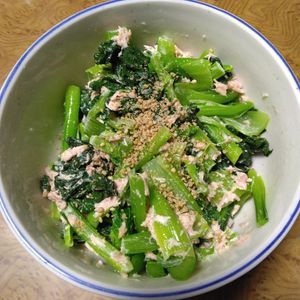 ももの作ってみた!投稿(【やみつき無限小松菜】簡単常備菜レシピ！)