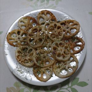 KUMIKOの作ってみた!投稿(わさびバターでピリッと旨い！れんこんのピリ旨焼き)