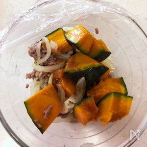 レンジで一発！ほっこり甘くて美味しい♪かぼちゃと玉ねぎの煮物