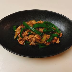 りんの作ってみた!投稿(行列のできる中華屋さんの♪とろとろ豚バラピーマン炒め🤩🍺)