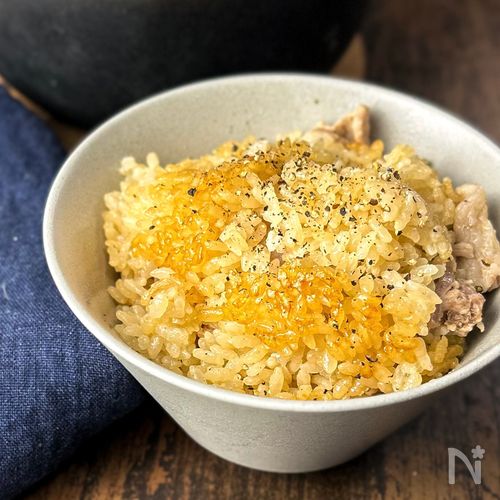 【コクうま炊き込みガーリックライス】炊飯器で簡単