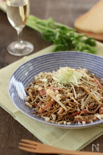 パルミジャーノ レッジャーノで蕎麦パスタ