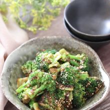 やみつき！ご飯にも合う♡ブロッコリーの海苔の佃煮ごまごま和え