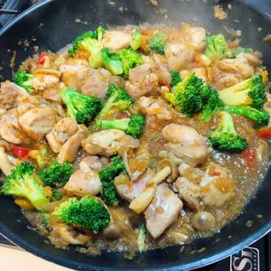 たかやの作ってみた!投稿(【鶏ももブロッコリーのオニオンソースがけ】絶品おかず！)