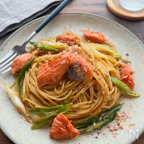 【鮭と長ねぎの和風パスタ】めんつゆで簡単!コクうま!