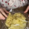 【材料2つ!火を使わない】じゃがいもと鮭フレークのマヨ焼きの工程1