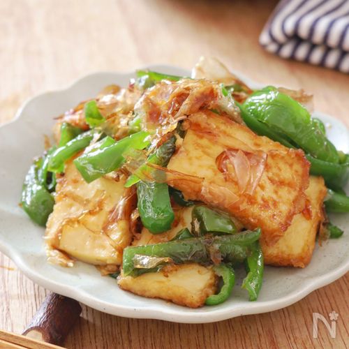 旨味たっぷり【厚揚げとピーマンのおかかバター炒め】お弁当にも