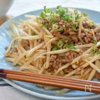節約メニュー♪もやしとひき肉のピリ辛炒め