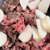 10分で満足おかず♪牛こま切れ肉とかぶのにんにく醤油炒めの工程1