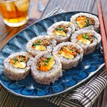 ほんのりピンクで可愛い！＊ゆかりご飯の裏巻きキンパ＊