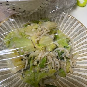 1279399の作ってみた!投稿(春キャベツ、大葉、しらすのポン酢あえ)