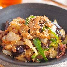 ごはんが進む！豚こまと茄子の胡麻みそ炒め