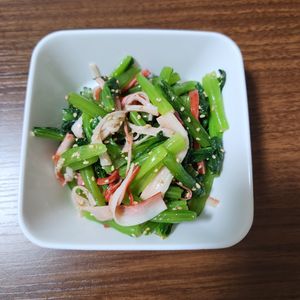 とももの作ってみた!投稿(レンジで5分！【小松菜とカニかまの旨塩ナムル】)