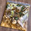 袋の中で叩いて混ぜるだけ「きゅうりと長芋の冷製もずく素麺」の工程1