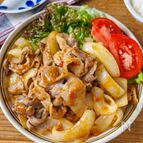 【調味料3つ！味付け楽ちん♡】豚こま玉ねぎのピリ辛味噌炒め