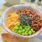 フライパン1つで10分！3色たんぱく丼