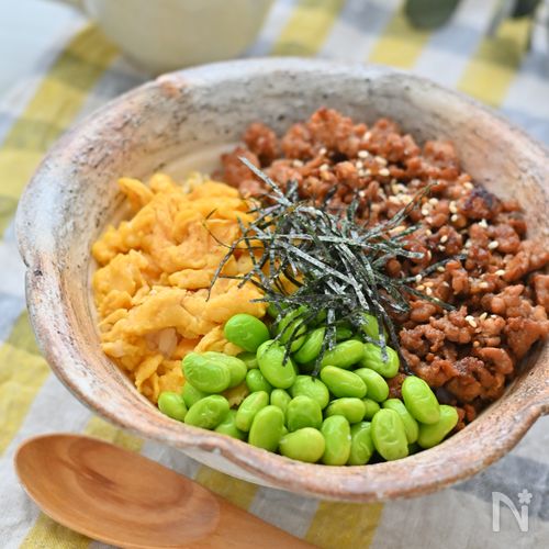 フライパン1つで10分！3色たんぱく丼