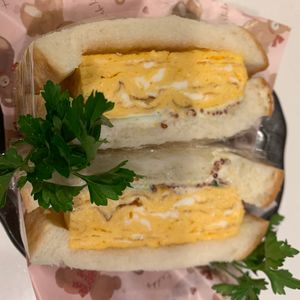 ぐ〜たら子の作ってみた!投稿(覚王山い志かわ風♪厚焼き卵のサンドイッチ)