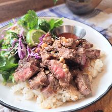 ハワイスタイルxベトナム風ワンプレご飯”ステーキプレート”