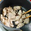 【ちゃんと豚骨風スープ】香味ペーストで!?の工程1