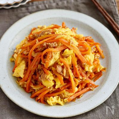 \ご飯のお供に/ふんわり卵の♪ツナとタマゴのにんじんしりしり