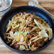 ご飯おかわり必須！【豚こまとキャベツのスタミナ炒め】