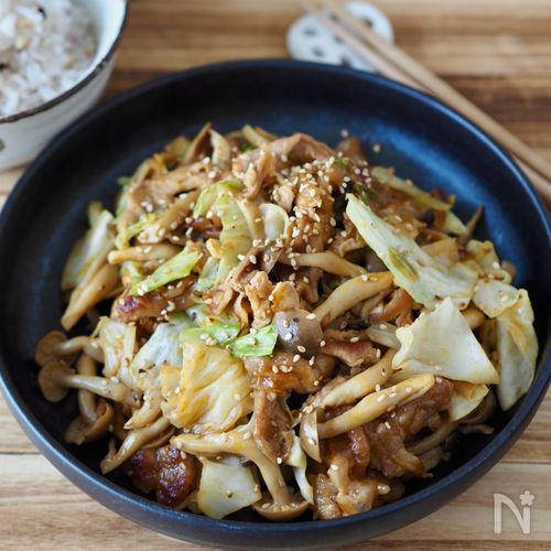 ご飯おかわり必須！【豚こまとキャベツのスタミナ炒め】
