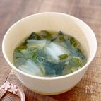【低カロリー】白菜とわかめとねぎの味噌汁