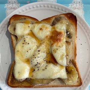 すみれの作ってみた!投稿(はちみつチーズおつまみバナナトースト)