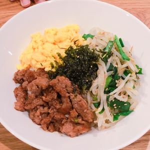 ミルクの作ってみた!投稿(ガツンと大満足♩生姜そぼろ３色丼)