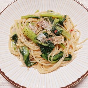 よっこの作ってみた!投稿(【小松菜ベーコンの和風ペペロンチーノ】ワンパンでラクすぎる！)