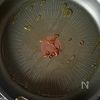 炒めるだけで春ごはん！《菜の花と鶏もも肉のペペロン炒め》の工程1