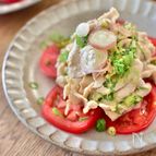 ［薬味たっぷり腸活に◎冷しゃぶサラダ］ごまドレを和えるだけ